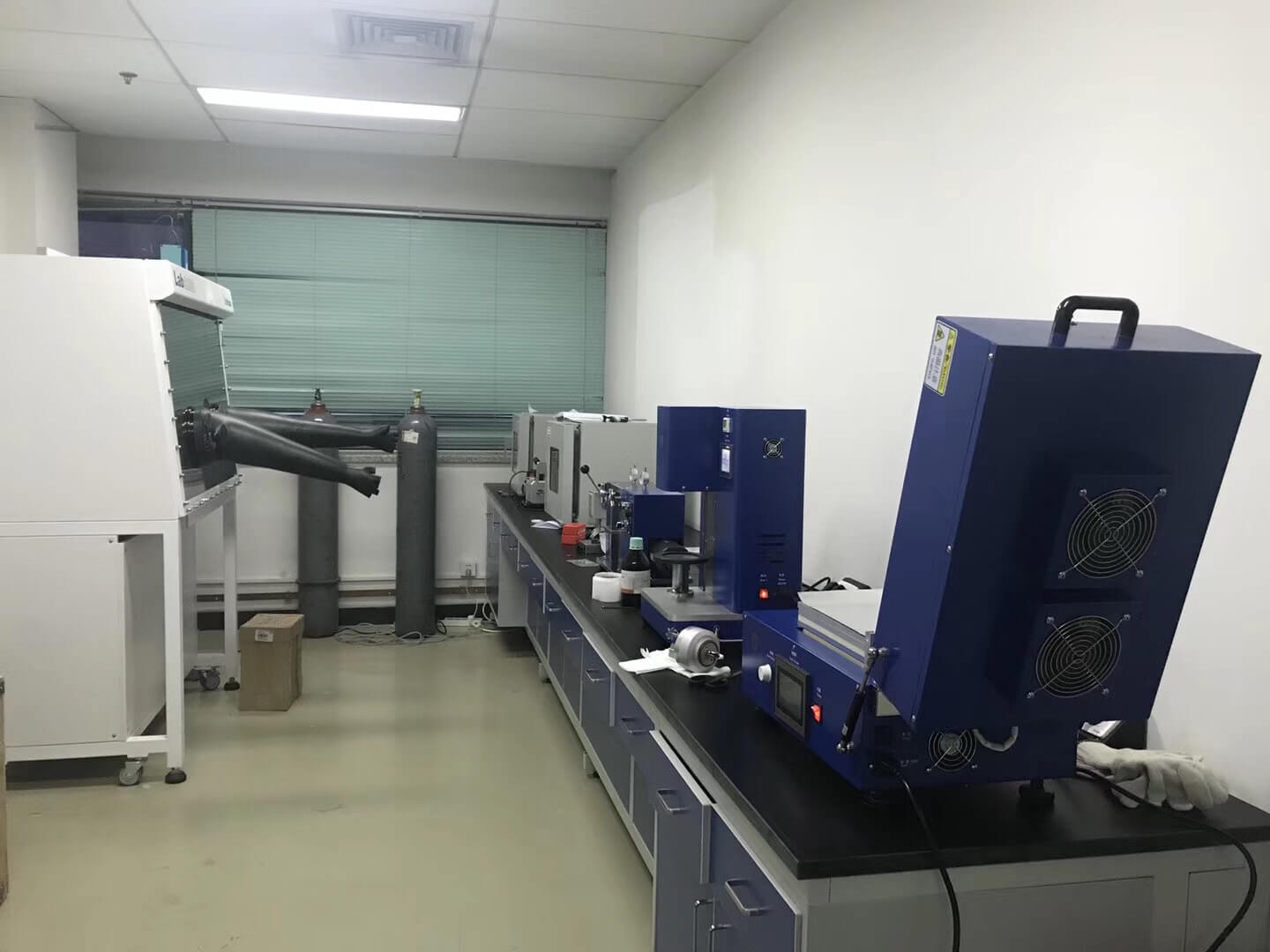 vacuum glove box