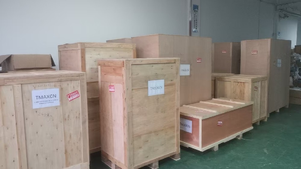 TMAX Semi Auto 32700 원통형 배터리 팩 조립 라인 기계 태국으로 배송